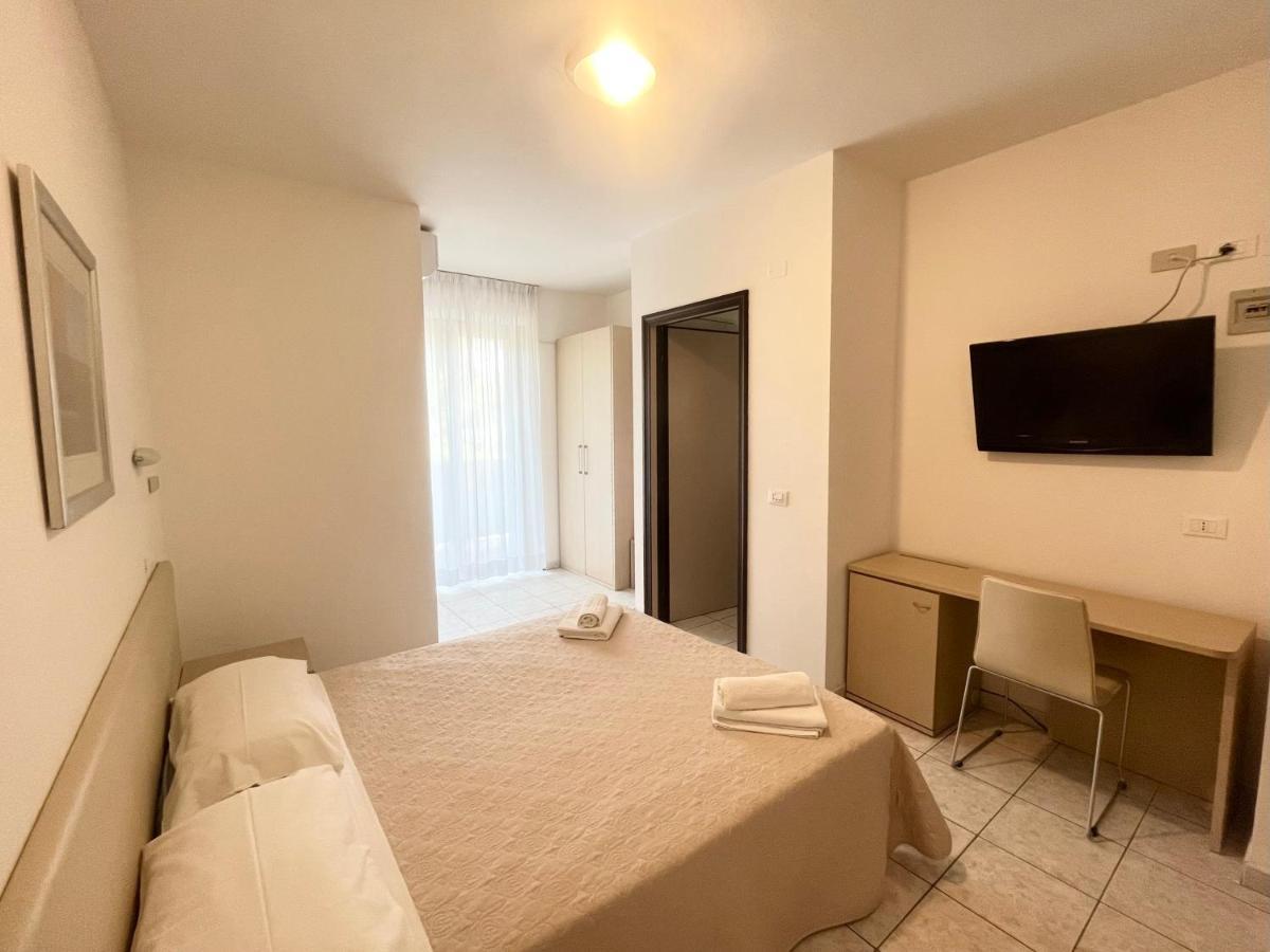 Hotel Rosen Garden Milano Marittima Exterior foto