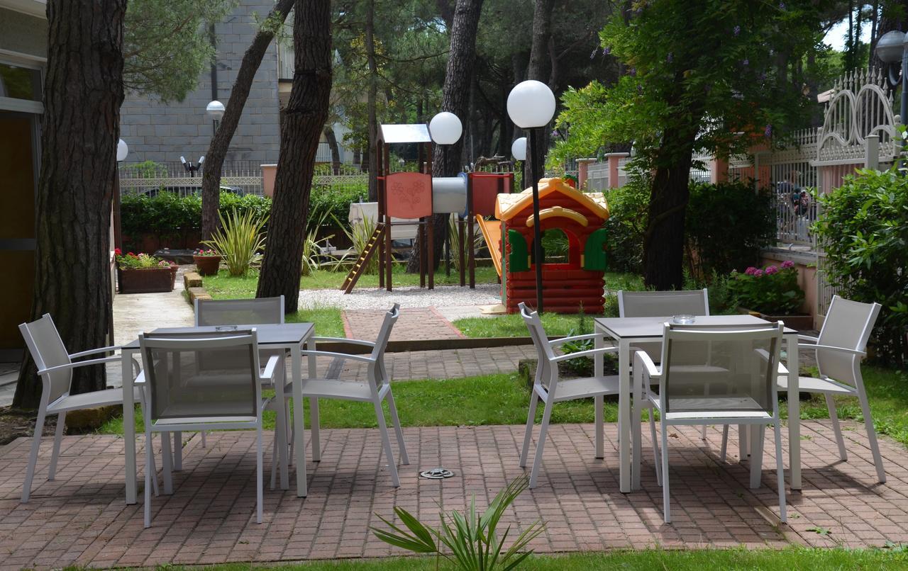 Hotel Rosen Garden Milano Marittima Exterior foto